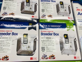 Zissの隔離ケース再入荷