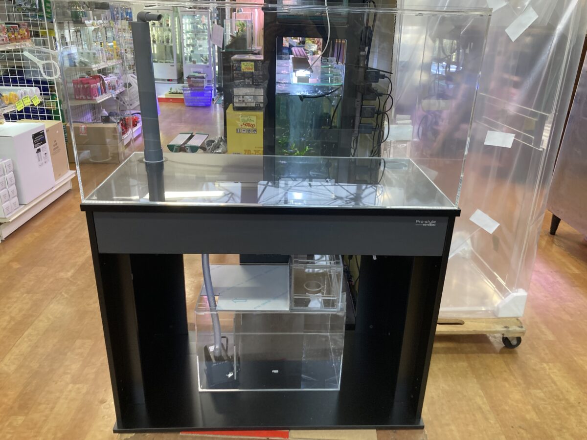 アクリル水槽入荷